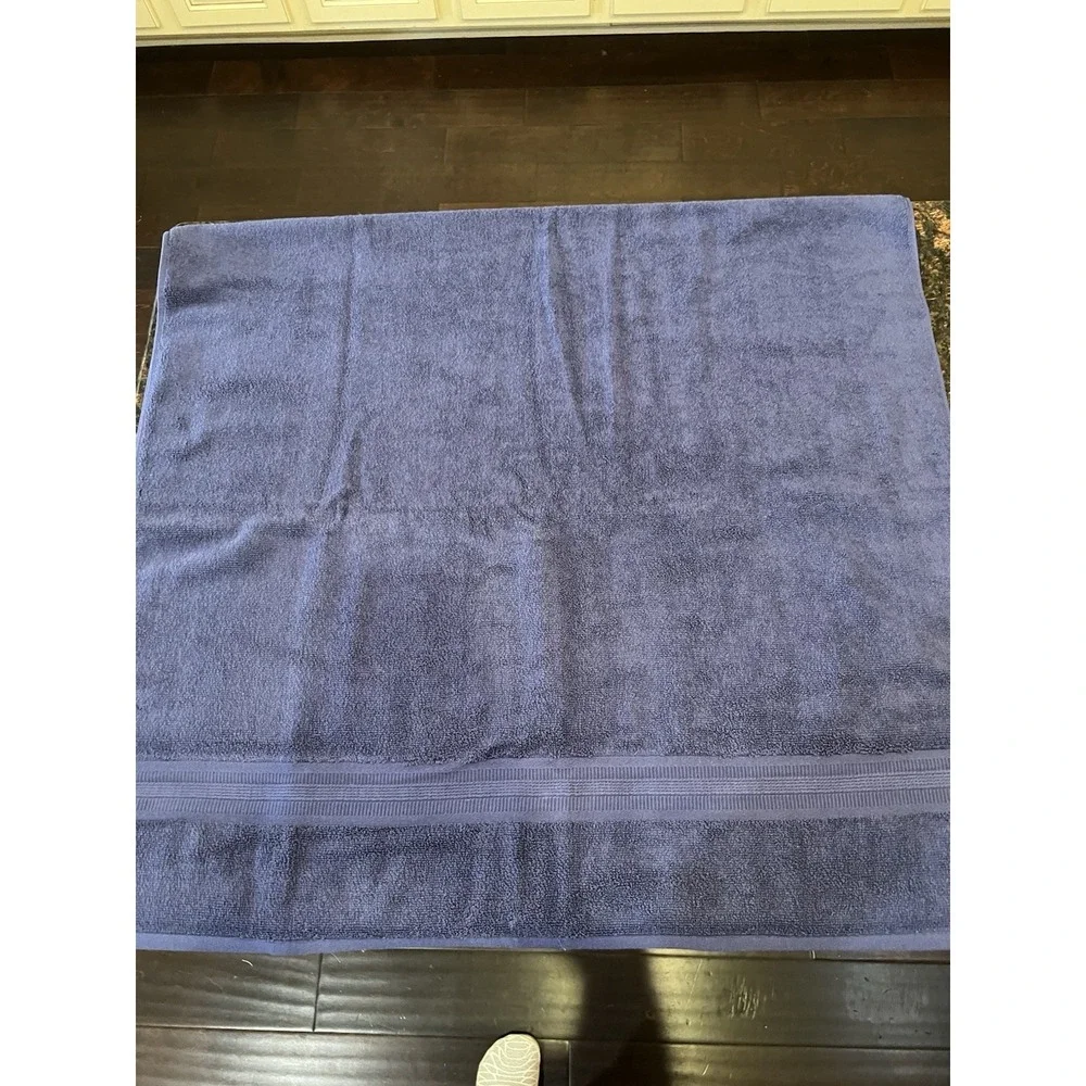 Tommy Hilfiger Navy Blue Bath Towel 100% Cotton 30 In X 54in